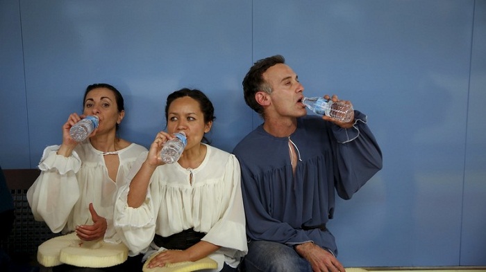 Plus de 4 000 personnes contaminées à Barcelone par de l`eau en bouteille polluée